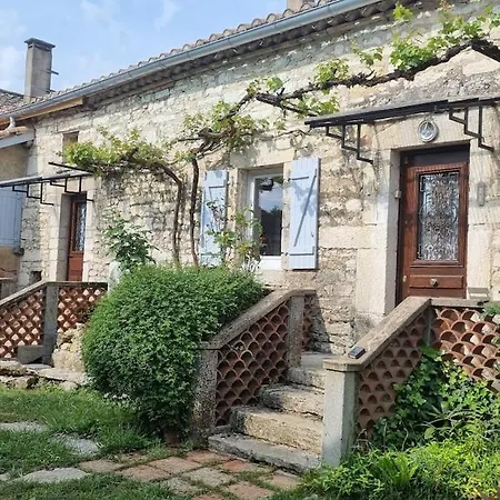 Maison De Pierre بيت للعطل *